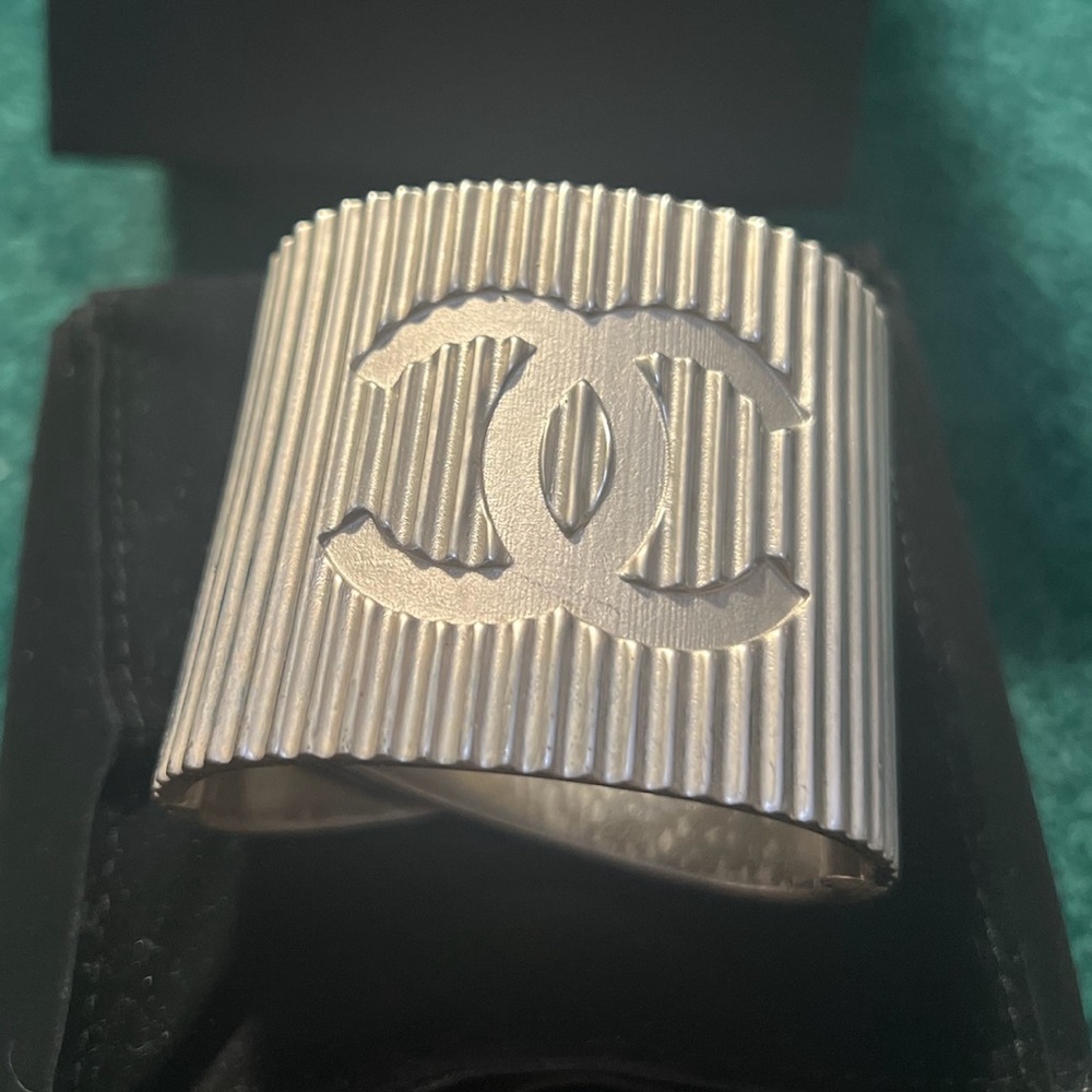 Authentic CC Chanel logo ridged crossover cuff bracelet